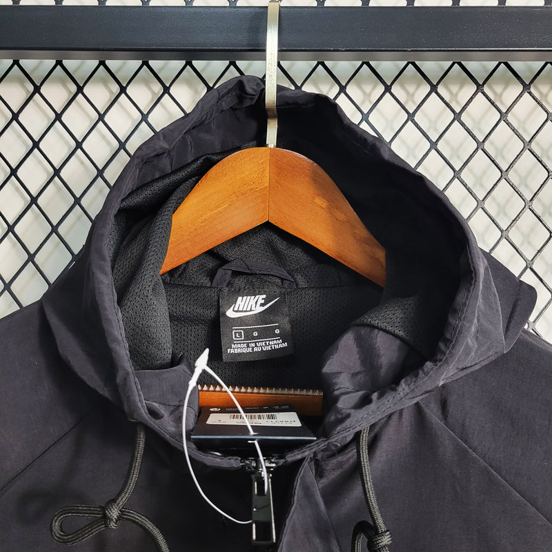 Jaqueta Corta-Vento Nike Swoosh - Preto