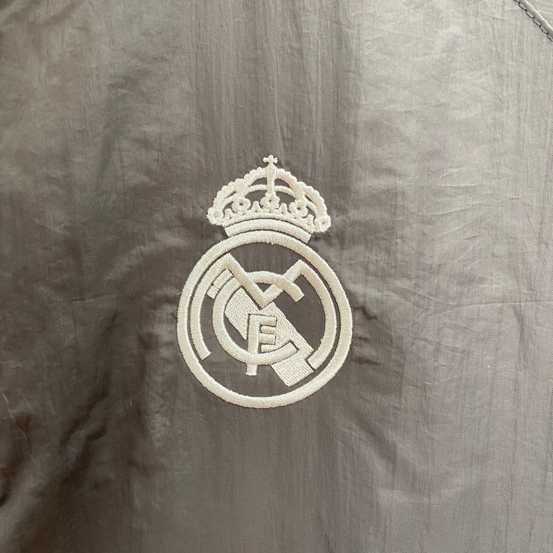 Jaqueta Corta-Vento Real Madrid 24/25 Masculino Adidas - Cinza