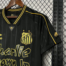 Camisa Santos Edição Especial Charlie Brown Jr I 23/24 Torcedor Umbro Masculino - Preto